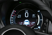 Dijital renkli TFT gösterge panosu, CarPlay™/Android Auto™ özellikli Uconnect™ 7 '' DAB radyo